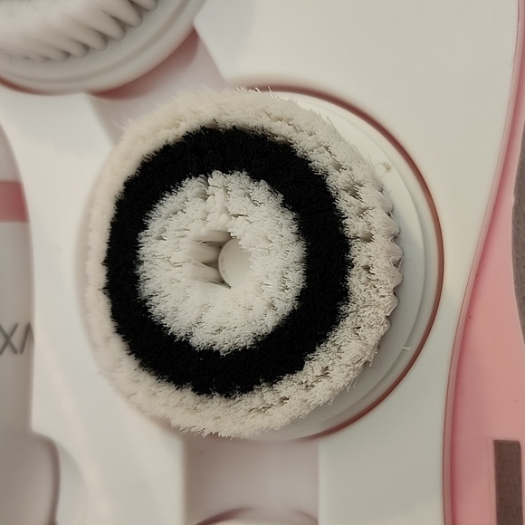 Four Piece Professional Grooming and Facial Cleansing System Set - Picture 6 of 17